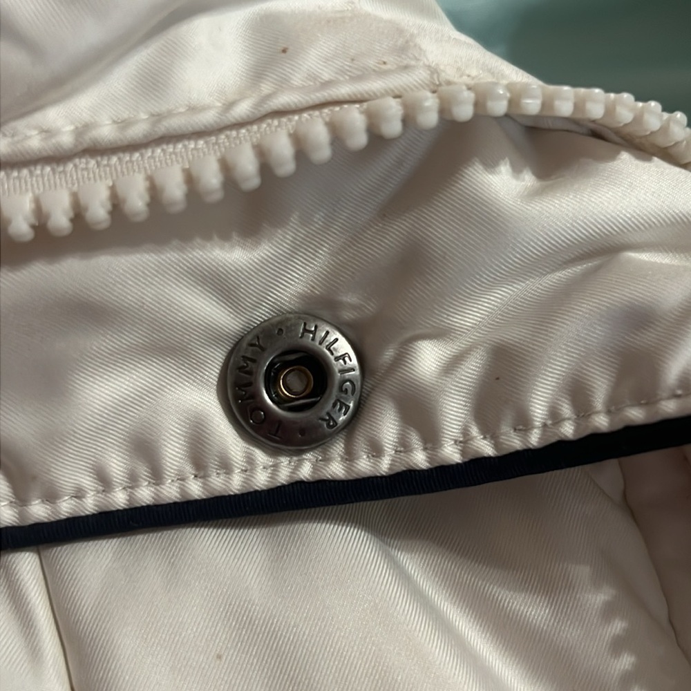 TOMMY HILFIGER Women’s S/P White Puffer Vest - Picture 14 of 15